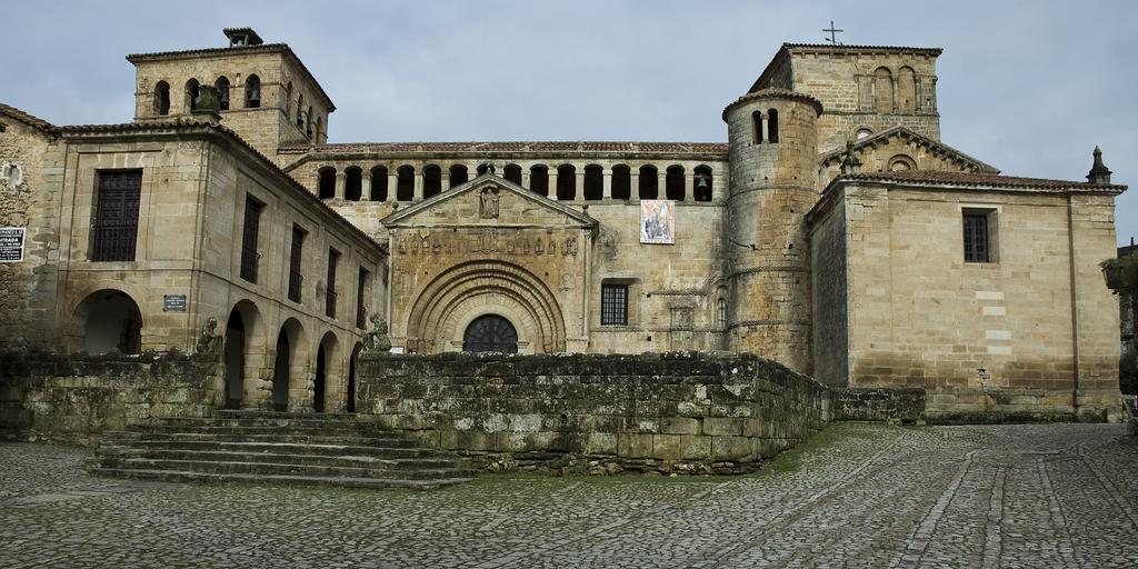 Apartamentos Legado De Santillana Santillana del Mar Exterior photo